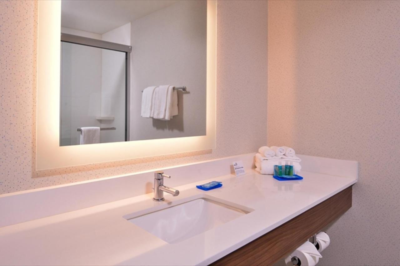 Holiday Inn Express Madera By Ihg Buitenkant foto
