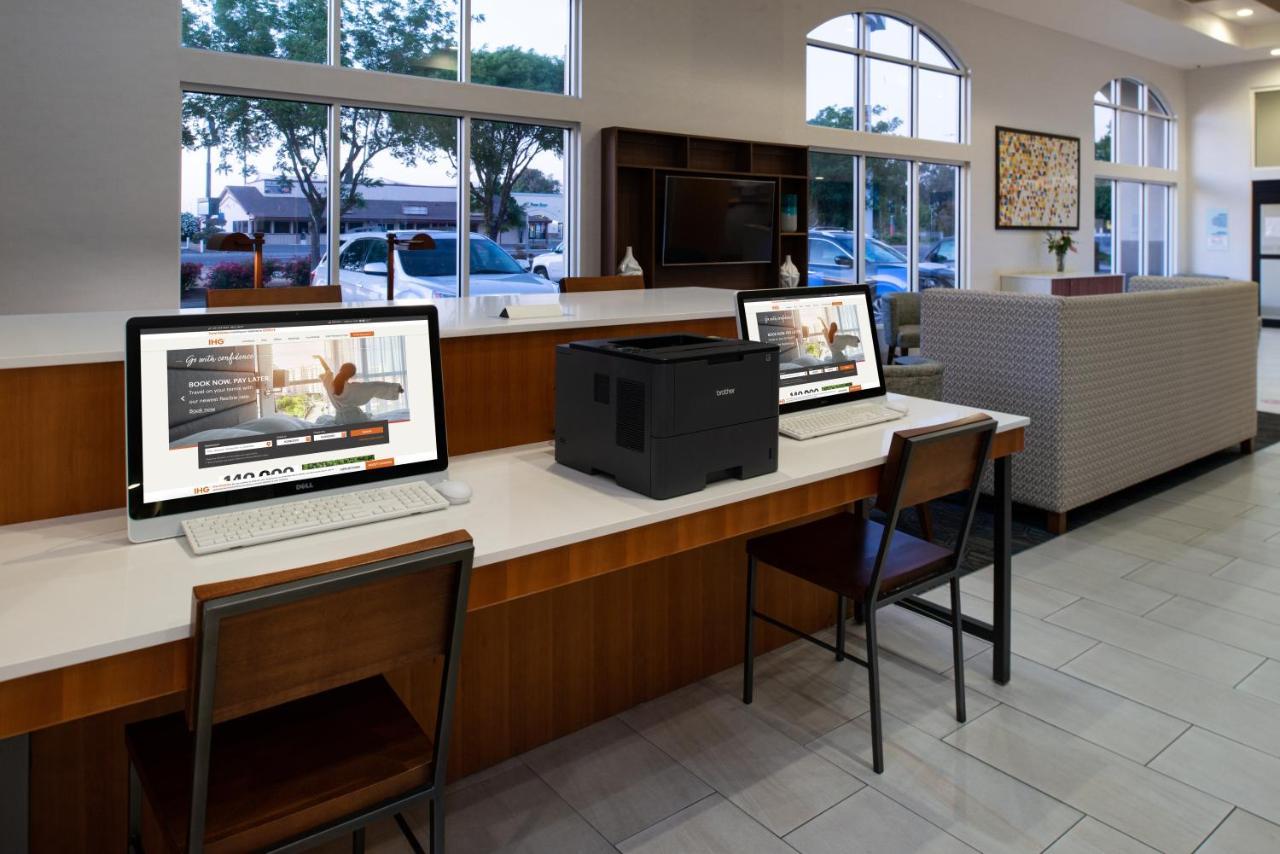Holiday Inn Express Madera By Ihg Buitenkant foto