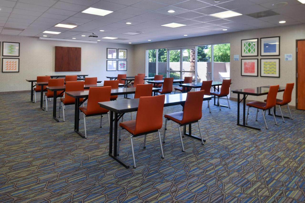 Holiday Inn Express Madera By Ihg Buitenkant foto