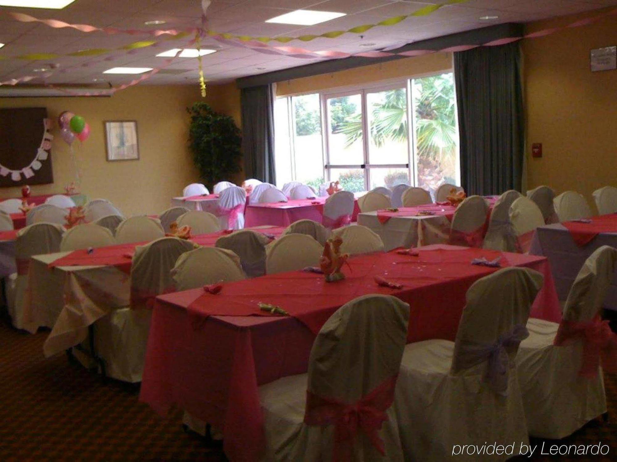 Holiday Inn Express Madera By Ihg Buitenkant foto