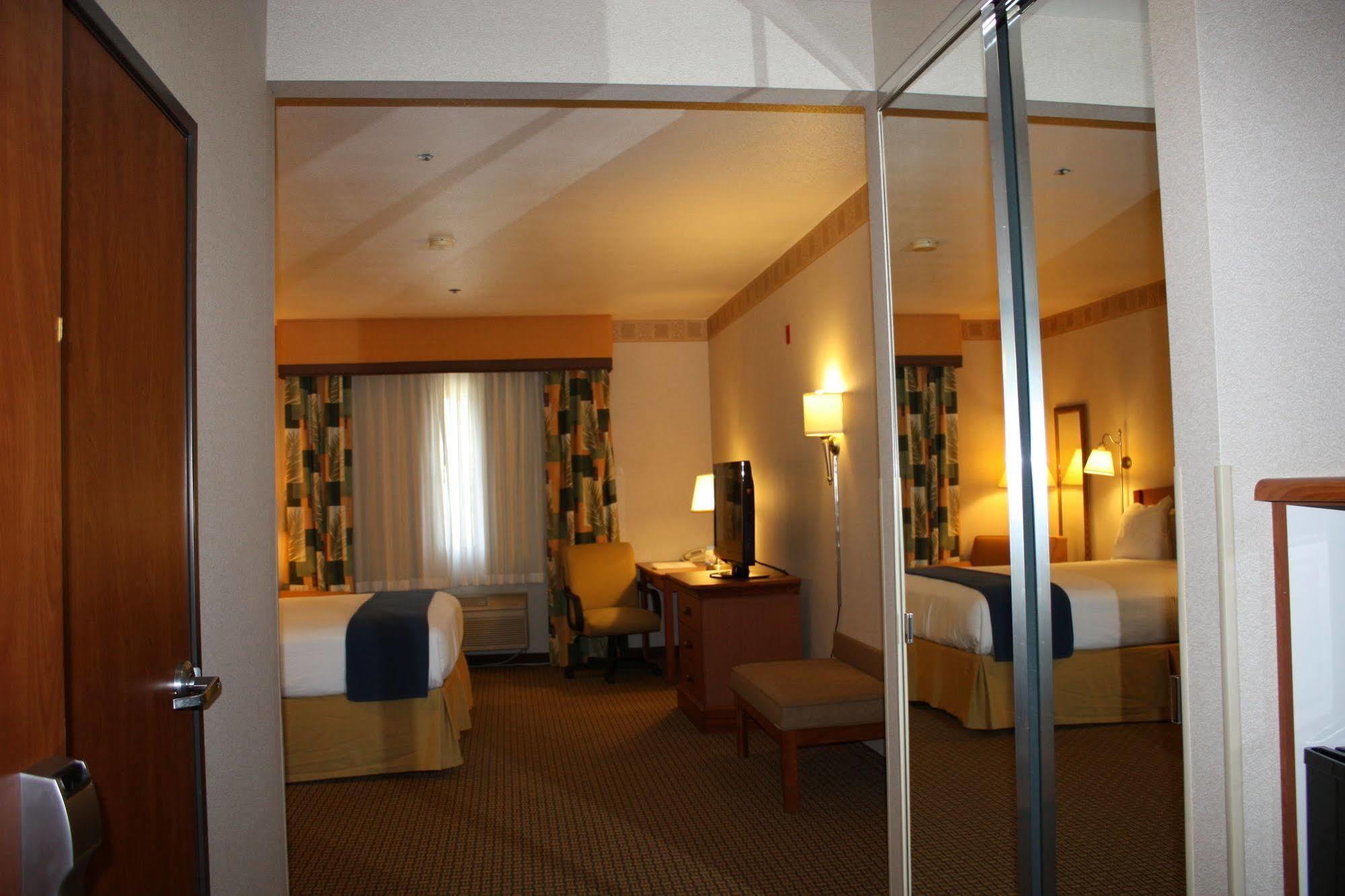 Holiday Inn Express Madera By Ihg Buitenkant foto