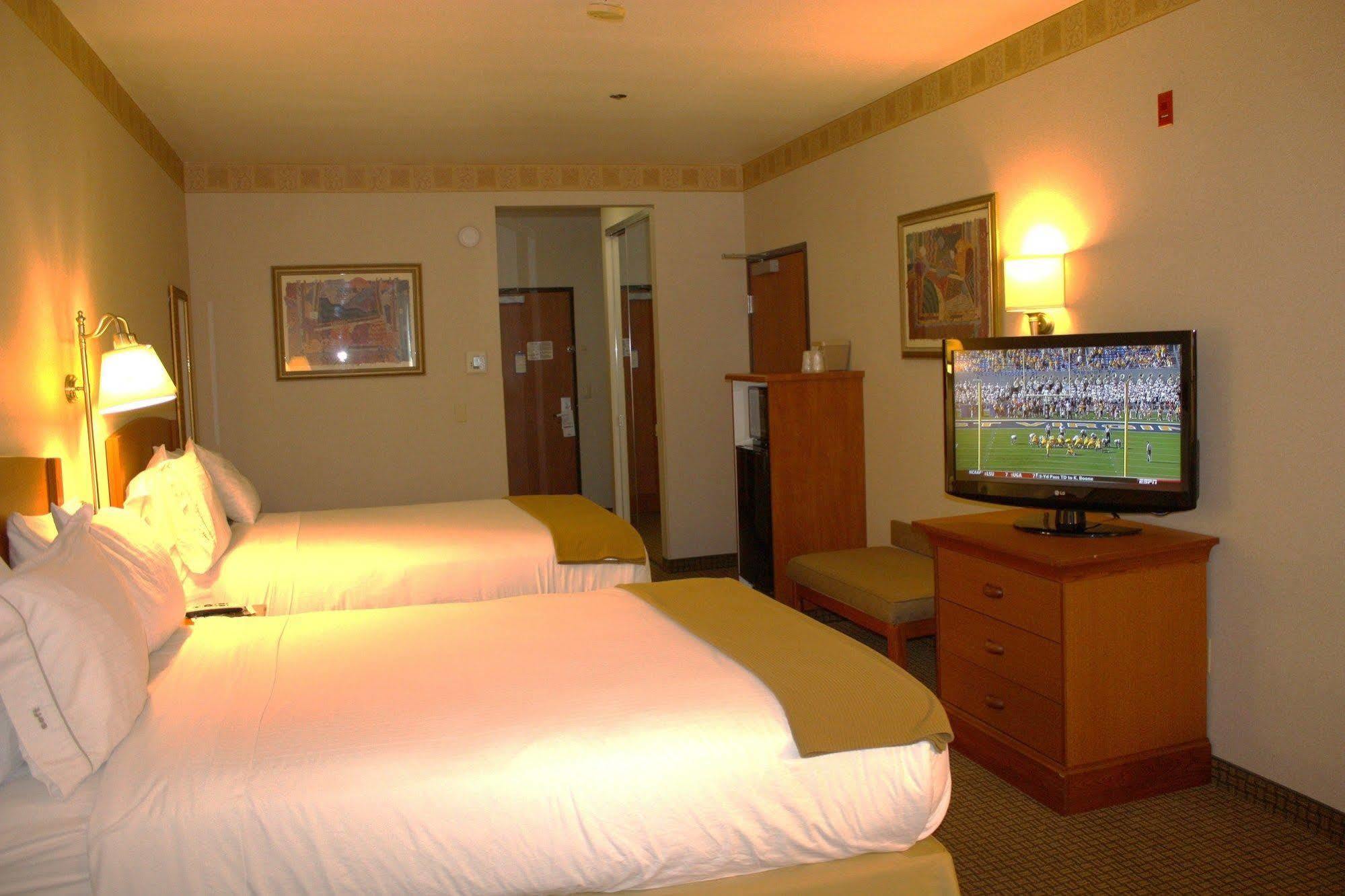 Holiday Inn Express Madera By Ihg Buitenkant foto