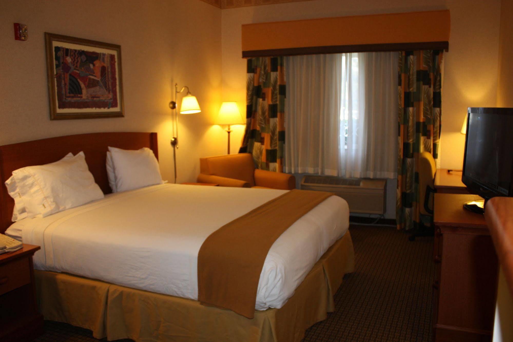 Holiday Inn Express Madera By Ihg Buitenkant foto